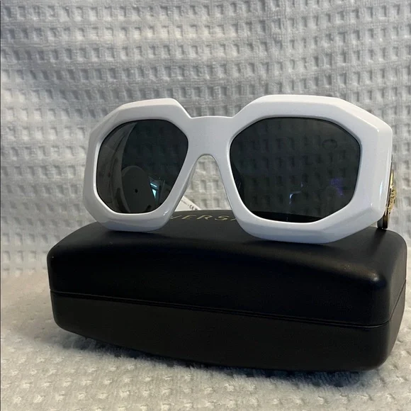 Versace White And Gold Sunglasses - Picture 6 of 11